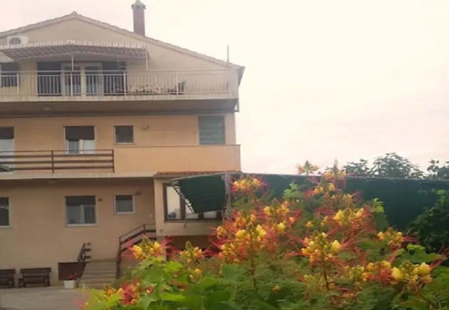 Apartments And Rooms Ognjen - Family Apartments With Free Parking Betina  Esterno foto