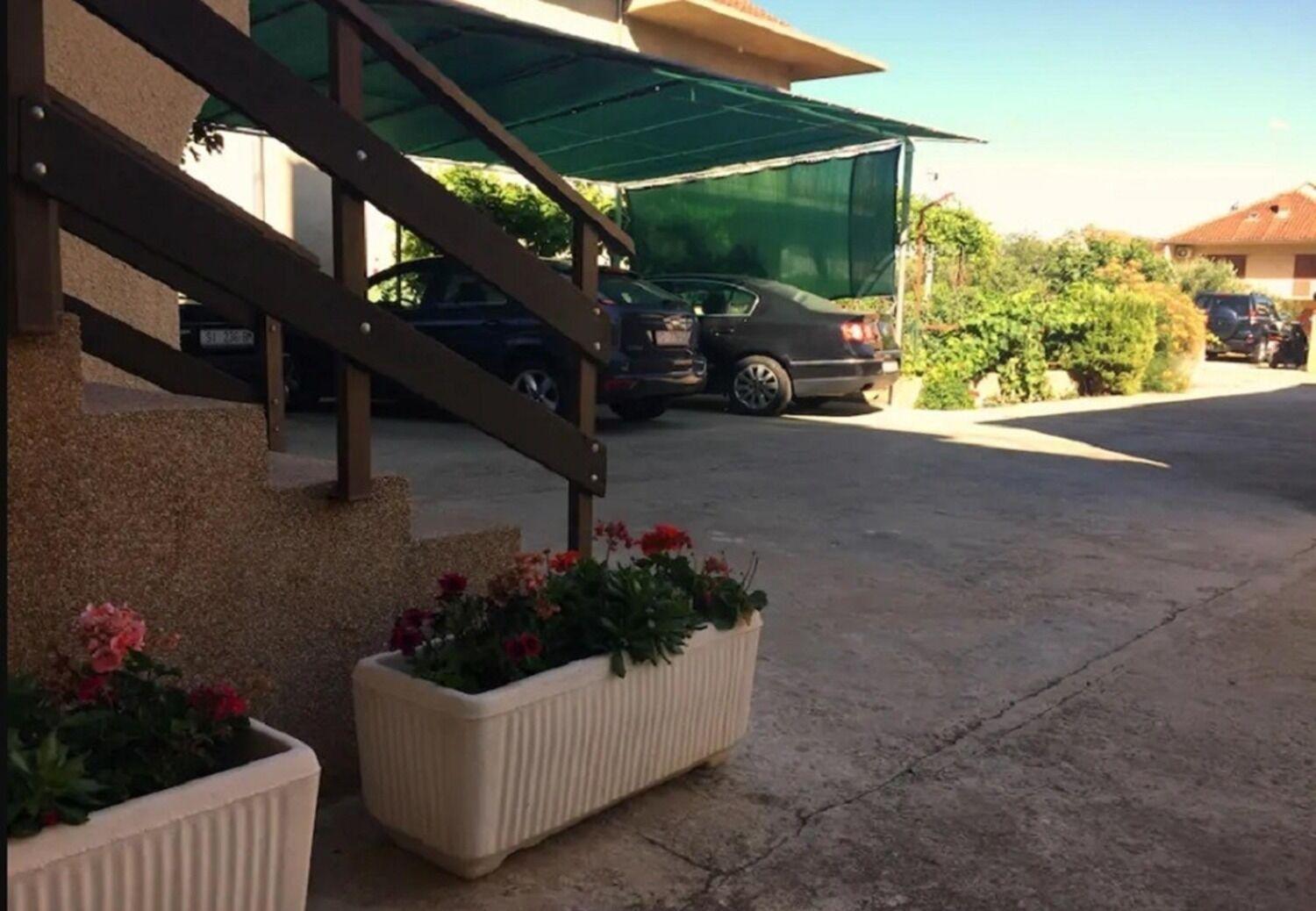 Apartments And Rooms Ognjen - Family Apartments With Free Parking Betina  Esterno foto